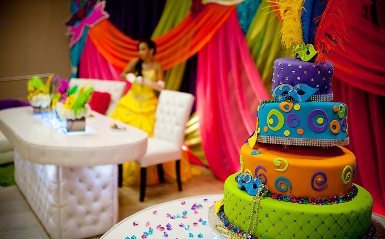 Quinceanera birthday cake in a colorful way