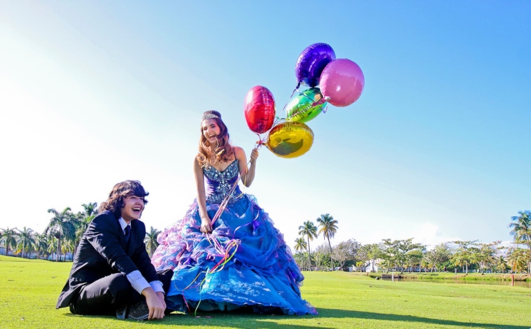 Quinceanera with ballons and chambelan
