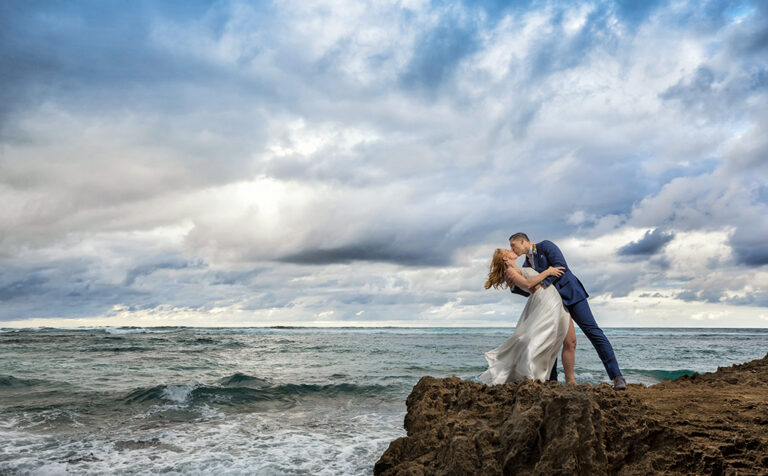 Kiss with ocean view at Villa Montaña Beach Resort
