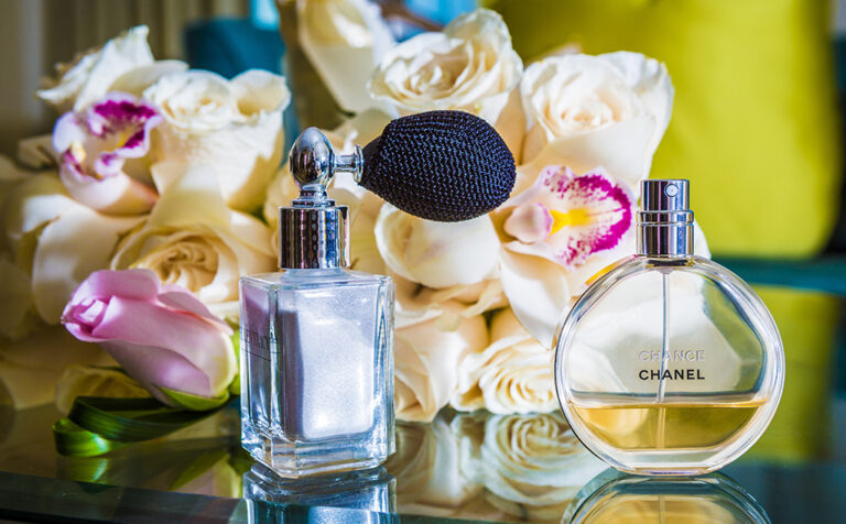 Flowers, wedding details and perfumes