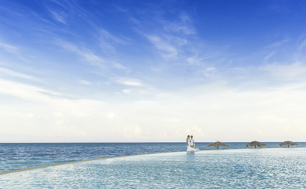 Newlyweds in an infinity pool at Grand Bahamas Hotel Wedding Couple